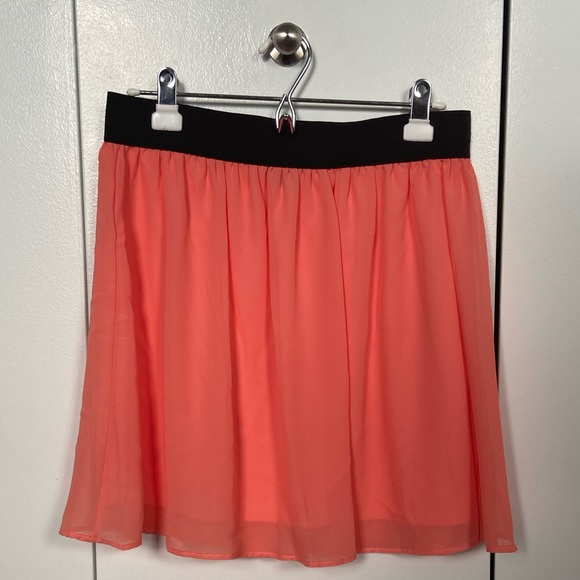 NEW WITH TAG Forever 21 Lined Coral Skirt - Picture 4 of 8